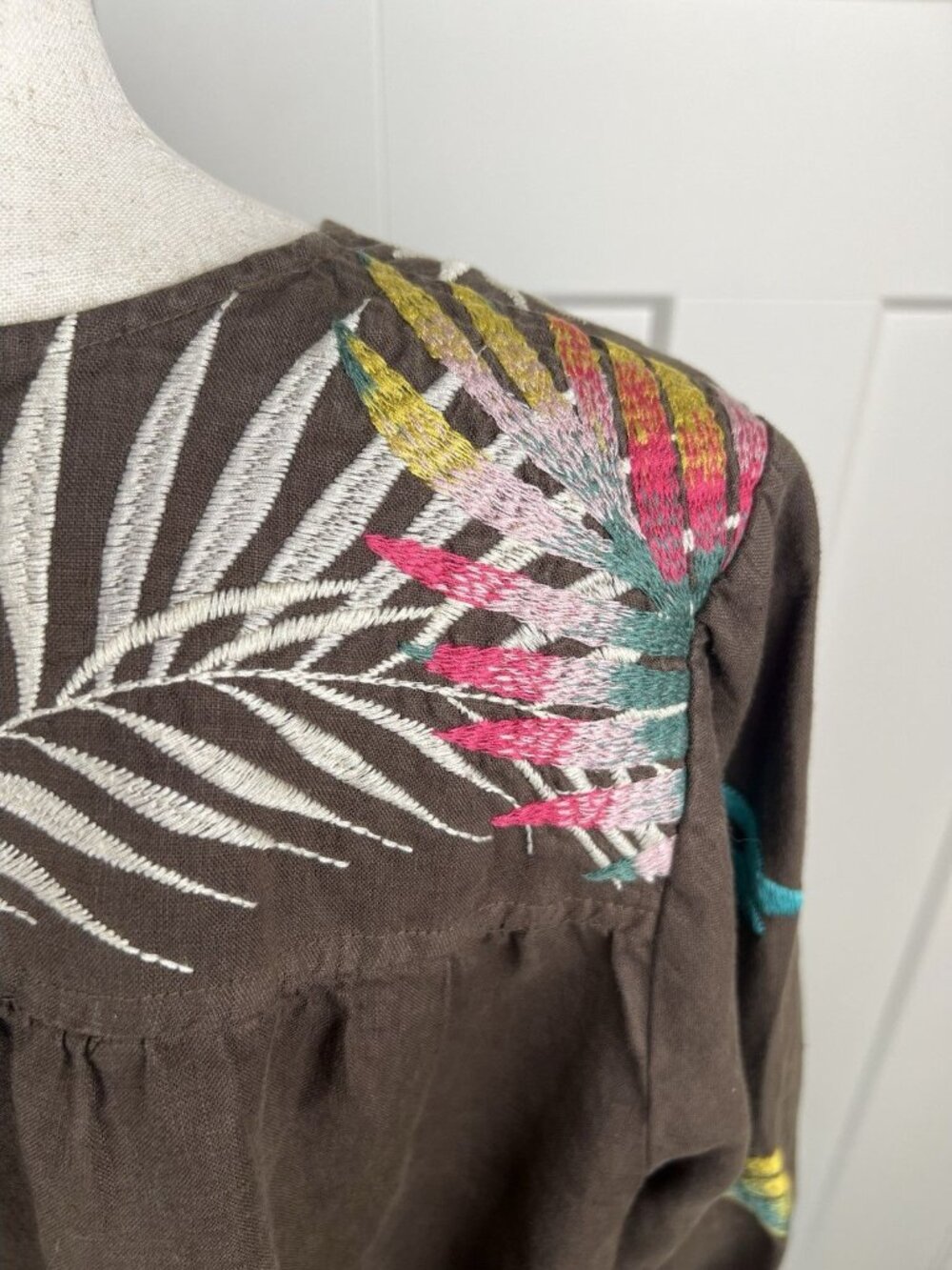 Johnny Was Kahluhi Linen Peasant Blouse L Brown Embroidered Boho Tie Neck Top - Picture 9 of 12